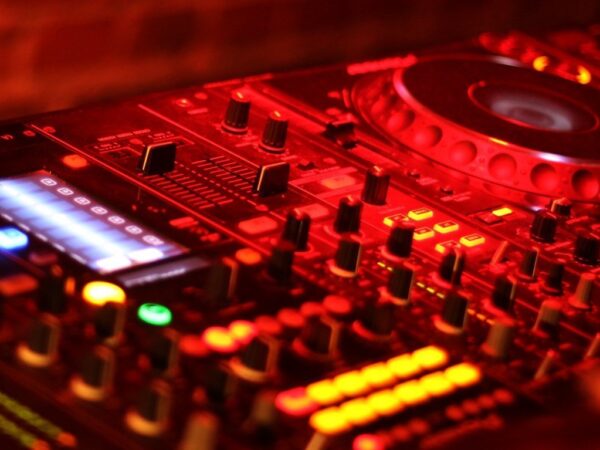 NASA\’s Perseverance Rover Sends Back Stunning Images from Mars