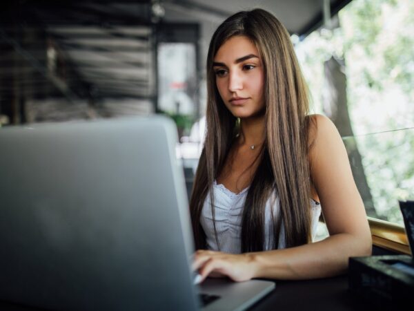 New Study Suggests Link Between Social Media Use and Mental Health